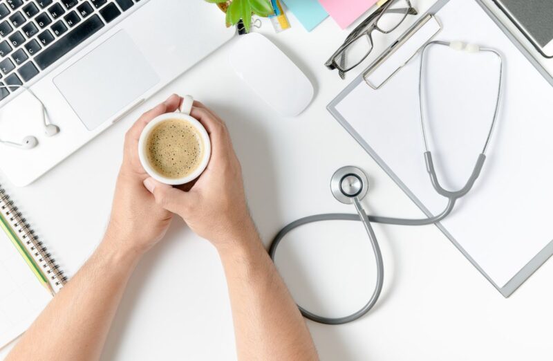 <![CDATA[$1B Medicare fraud, CEO sentenced to 15 years; head injuries tied to higher risk of attempting suicide; AI and ICU ventilation – Morning Medical Update]]>