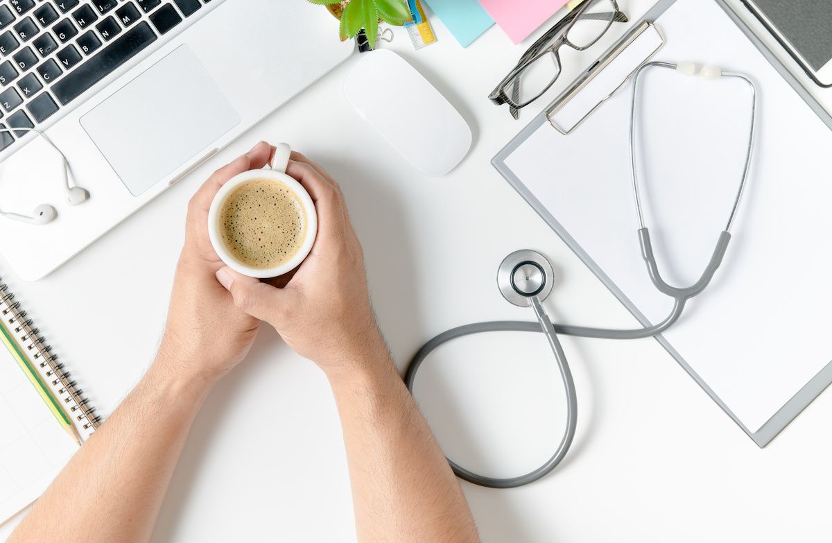 <![CDATA[5 Florida eye practices settle $6M Medicare fraud case; whole milk returns to school lunches; new AI tool screens for cognitive decline – Morning Medical Update]]>