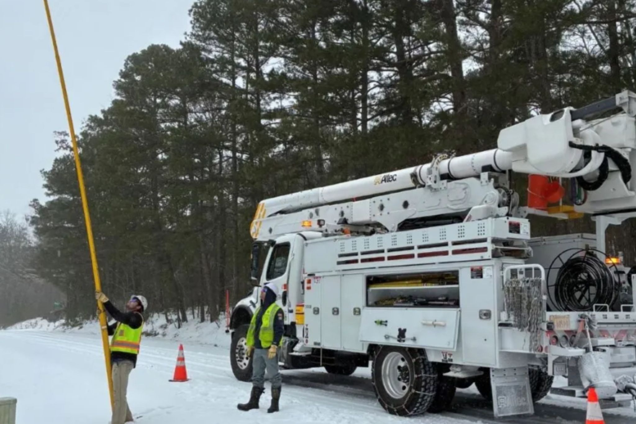 Nearly one million customers without power as southeast utilities respond to Winter Storm Fern