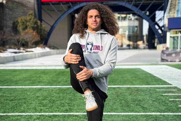 Vivobarefoot partners with NFL star to drive barefoot awareness