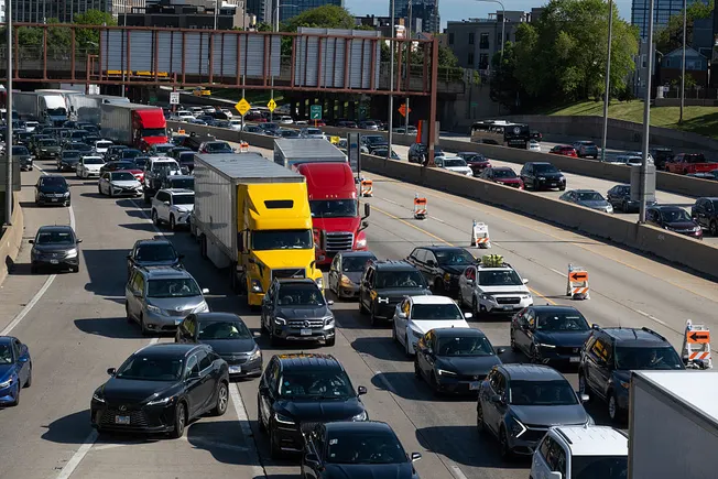 Illinois at risk of losing $129M in DOT funding over CDL issues: FMCSA