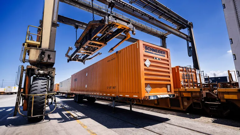 Schneider National’s Q4 profits in intermodal up 5% YoY
