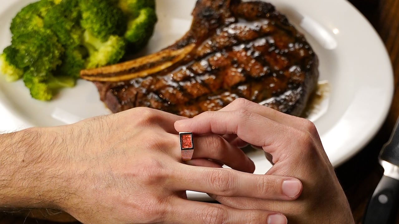 LongHorn Steakhouse offers steak commitment rings