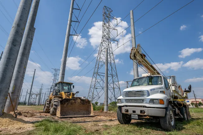 DOE offers $1.9B for transmission reconductoring, advanced tech