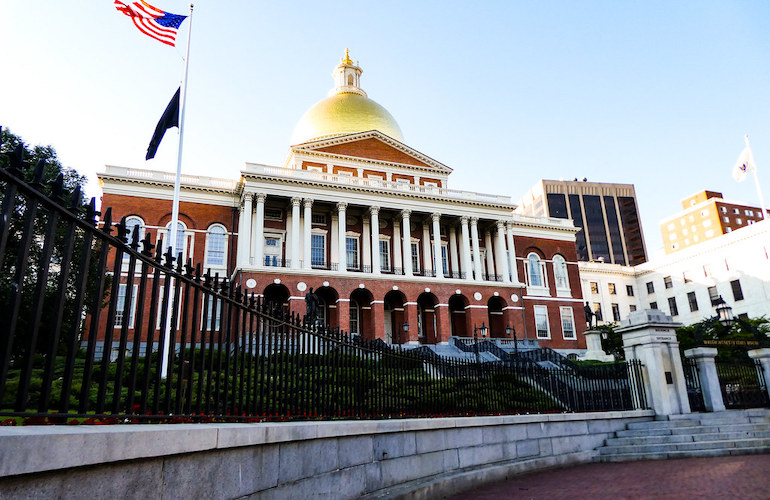 Massachusetts governor signs executive order for 10 GW new energy