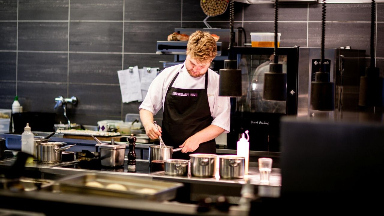 Restaurants claw back some of the jobs lost in February