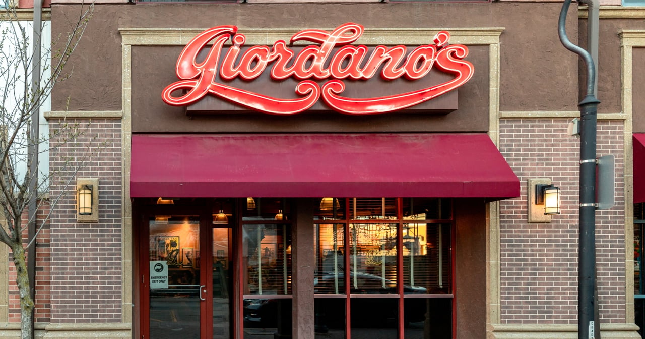 Giordano’s ties its newest discount to gas prices
