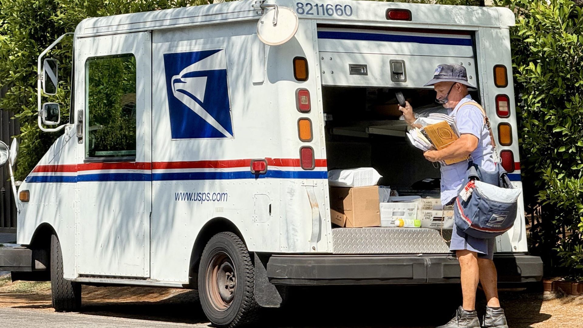 USPS, letter carriers head to mediation for new contract